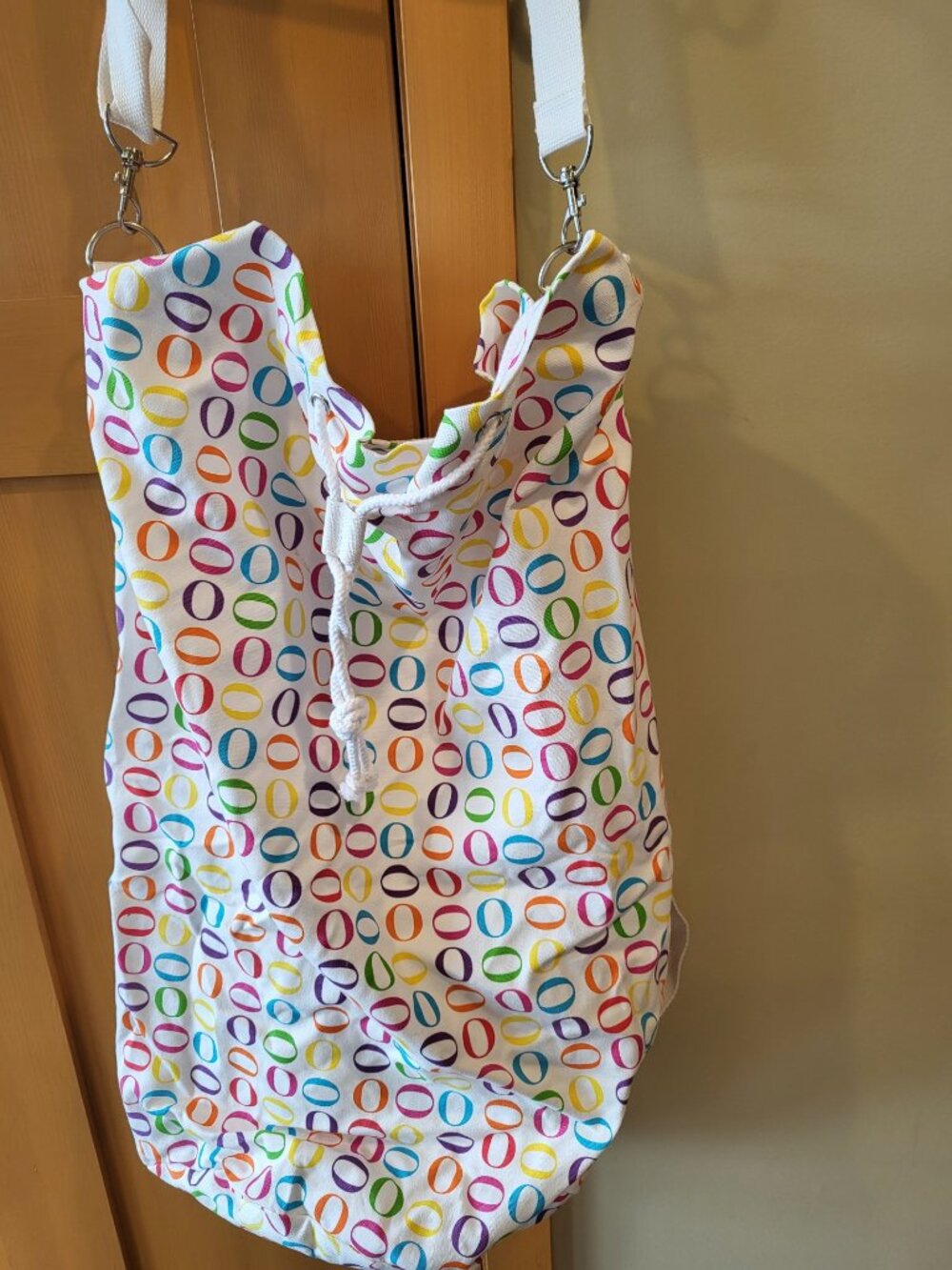NWT XLarge Oprah Duffle Bag - 2 straps to carry - from The Oprah Store!!
